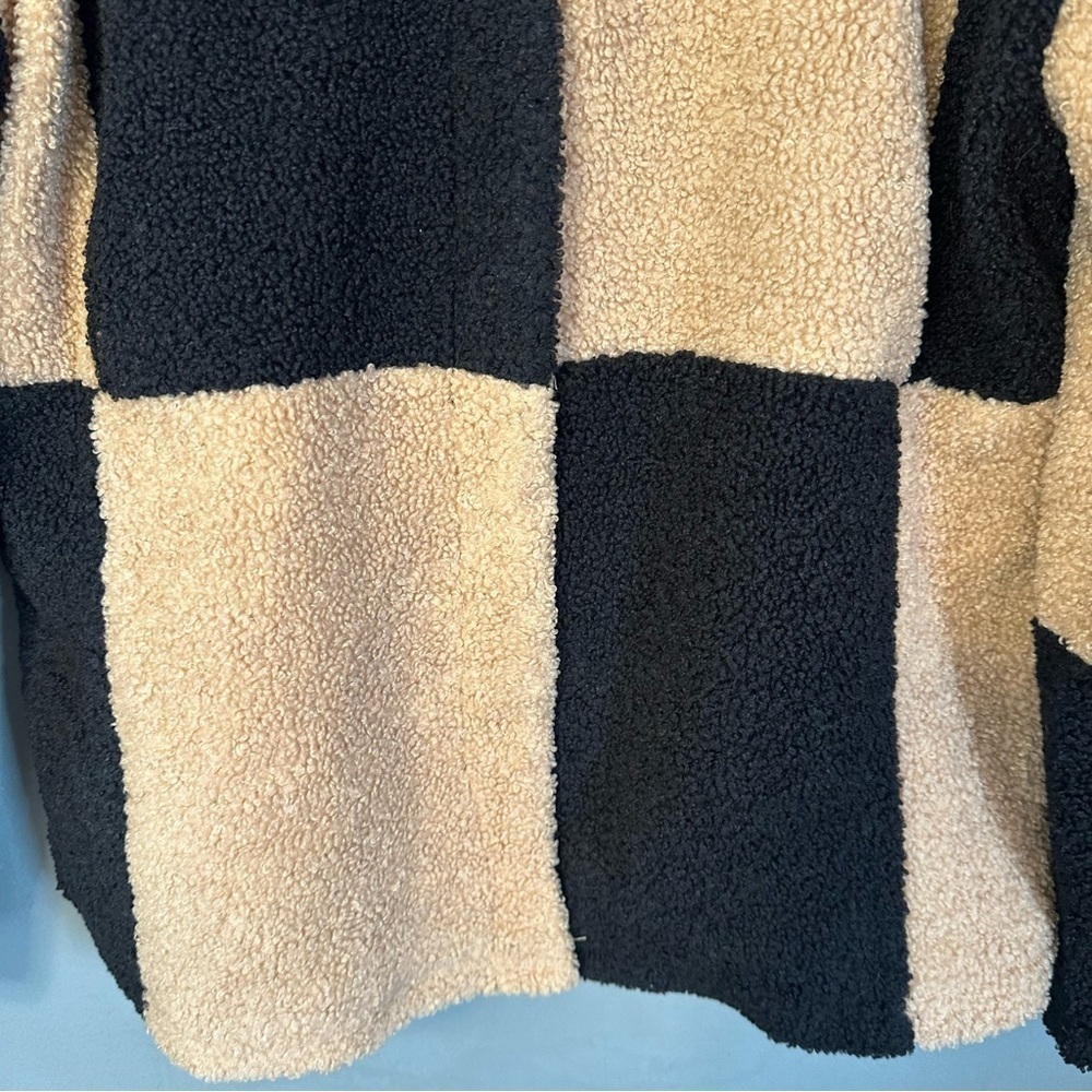 Colorblock Checkered Sherpa Shacket - Picture 8 of 14